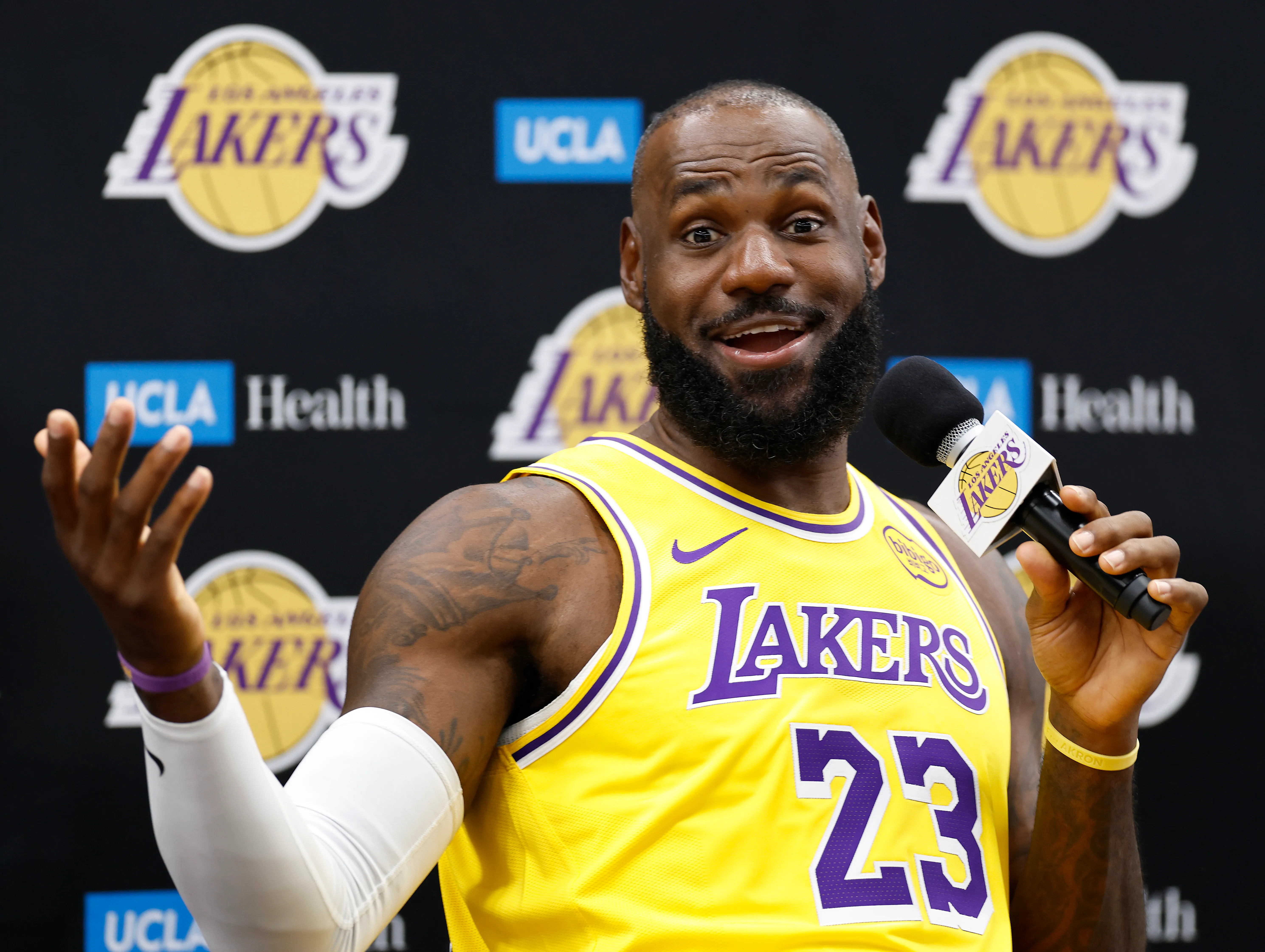 LeBron James todavía no jugó en la temporada 2025-26 (GETTY IMAGES)