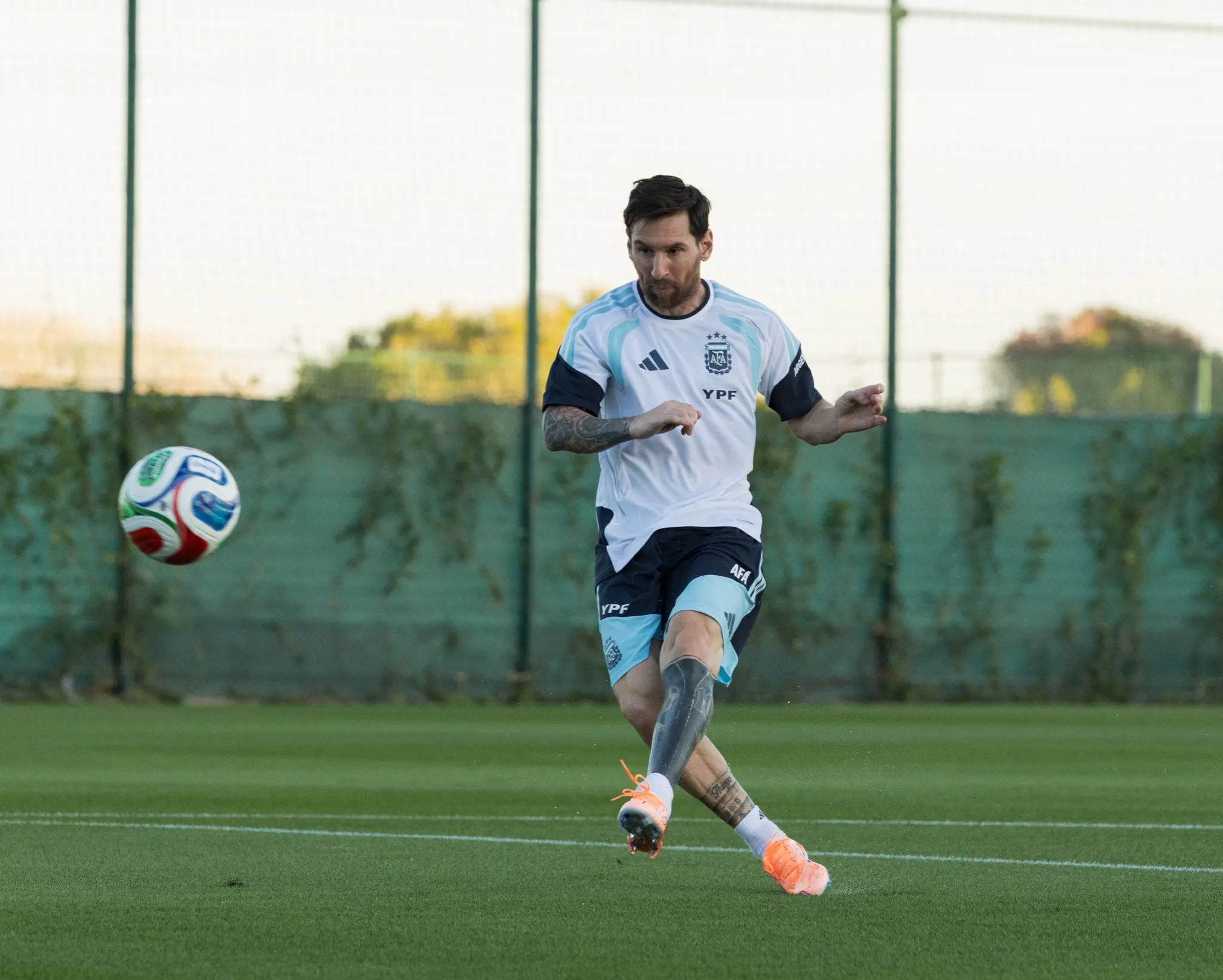 Lionel Messi en el entrenamiento en Alicante (@Argentina)