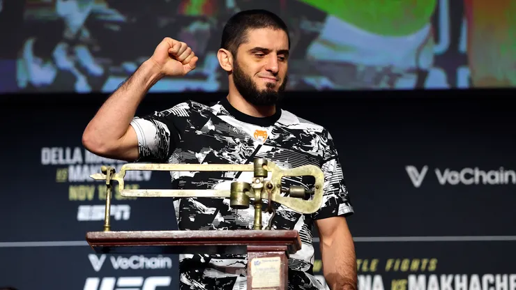 Islam Makhachev buscará ser campeón wélter en UFC 322.