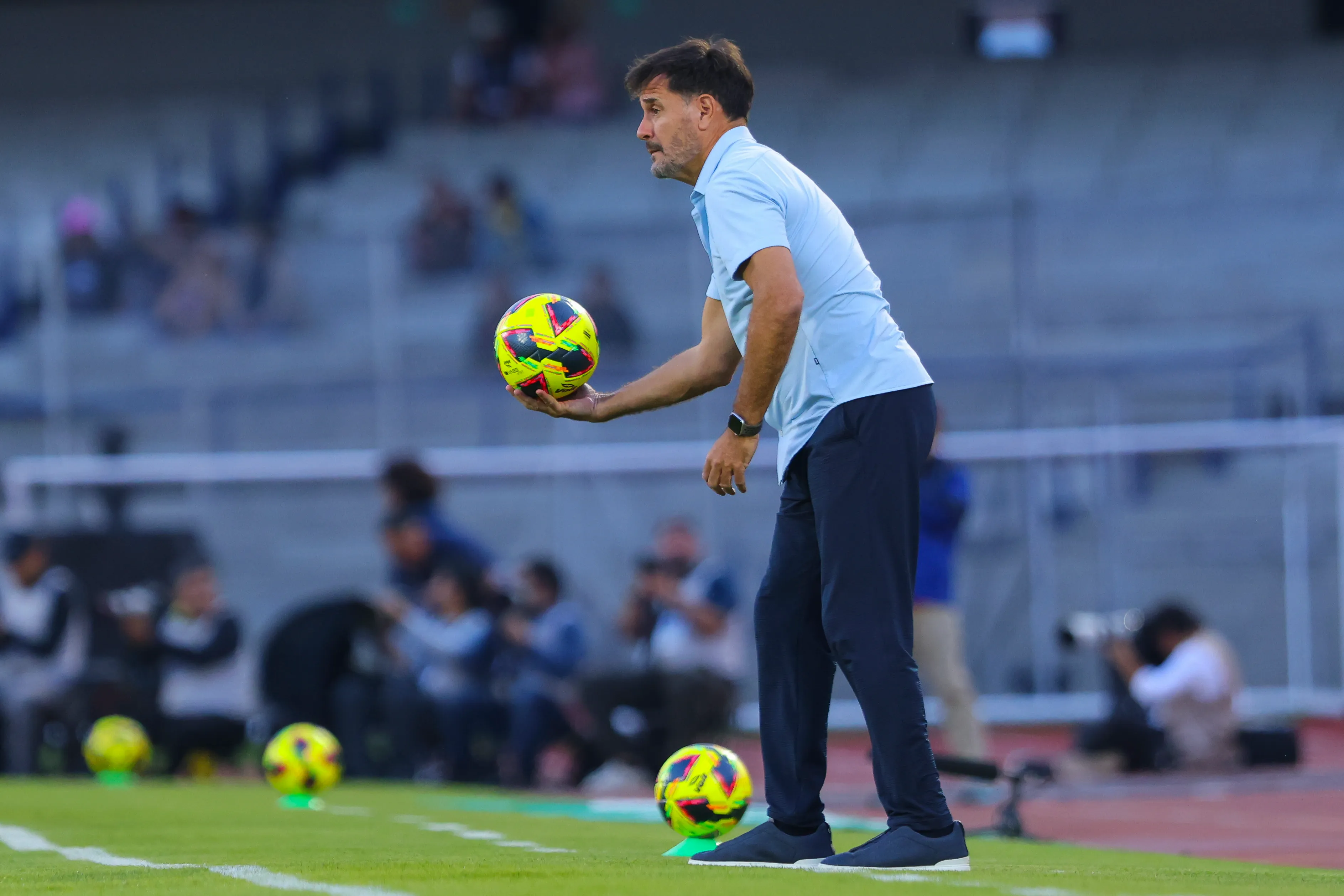 Gustavo Lema en su época como entrenador de Pumas (Getty Images)