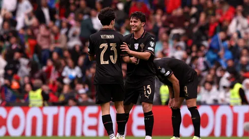 Vitinha y Joao Neves celebran el triunfo de Portugal