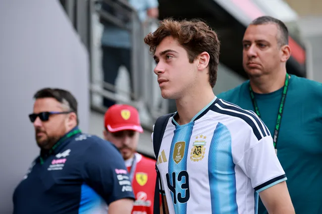 Colapinto, en Brasil, con la playera de la Selección Argentina (GETTY IMAGES)