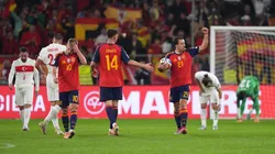 España salvó el papelón con un empate en casa.