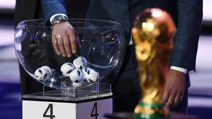 Simulá el sorteo de la fase de grupos del Mundial.