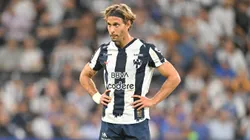 Canales, mirado de reojo tras sus declaraciones.