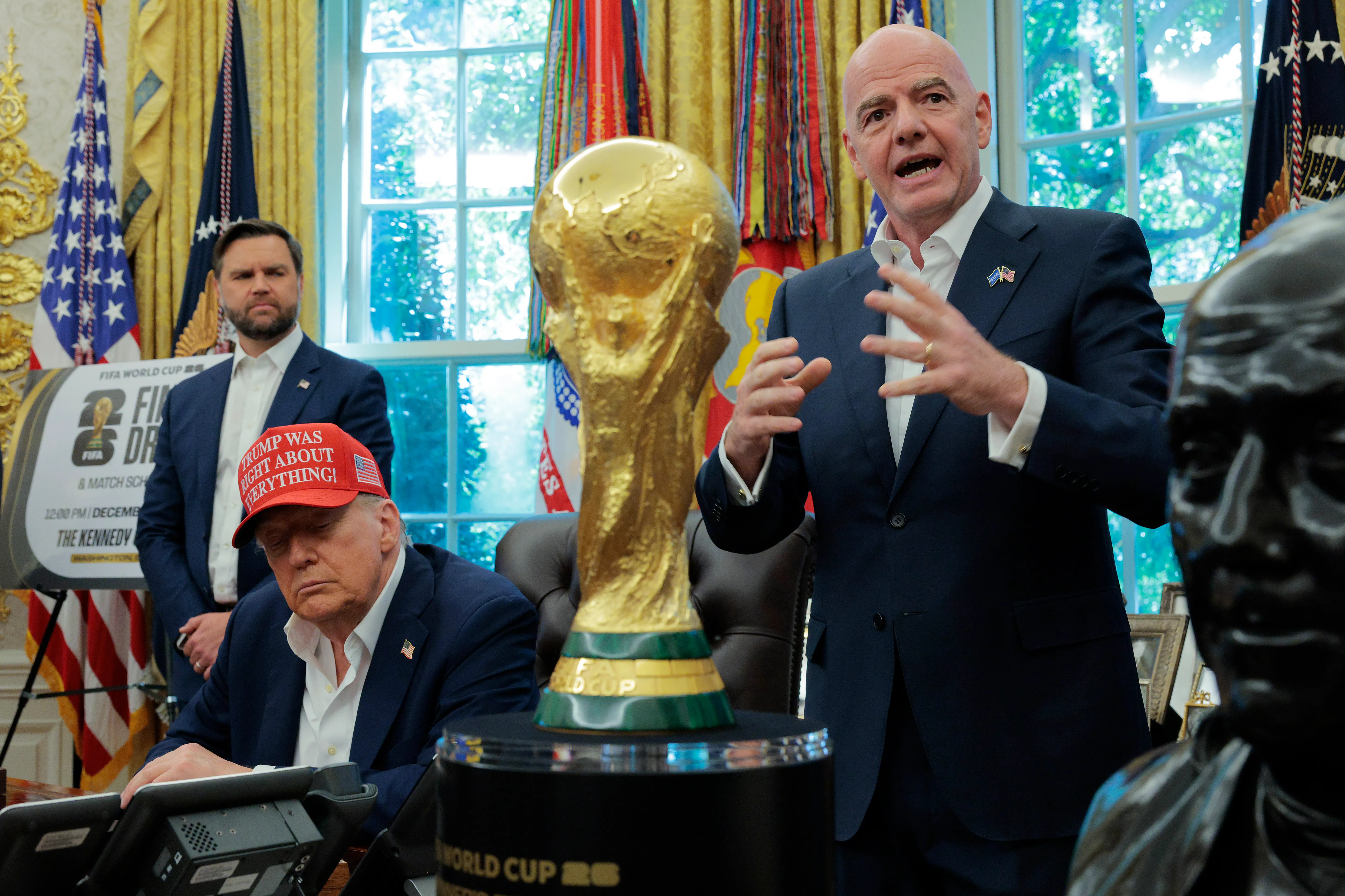 Gianni Infantino, presidente de la FIFA, junto a Trump en la previa del Mundial 2026.
