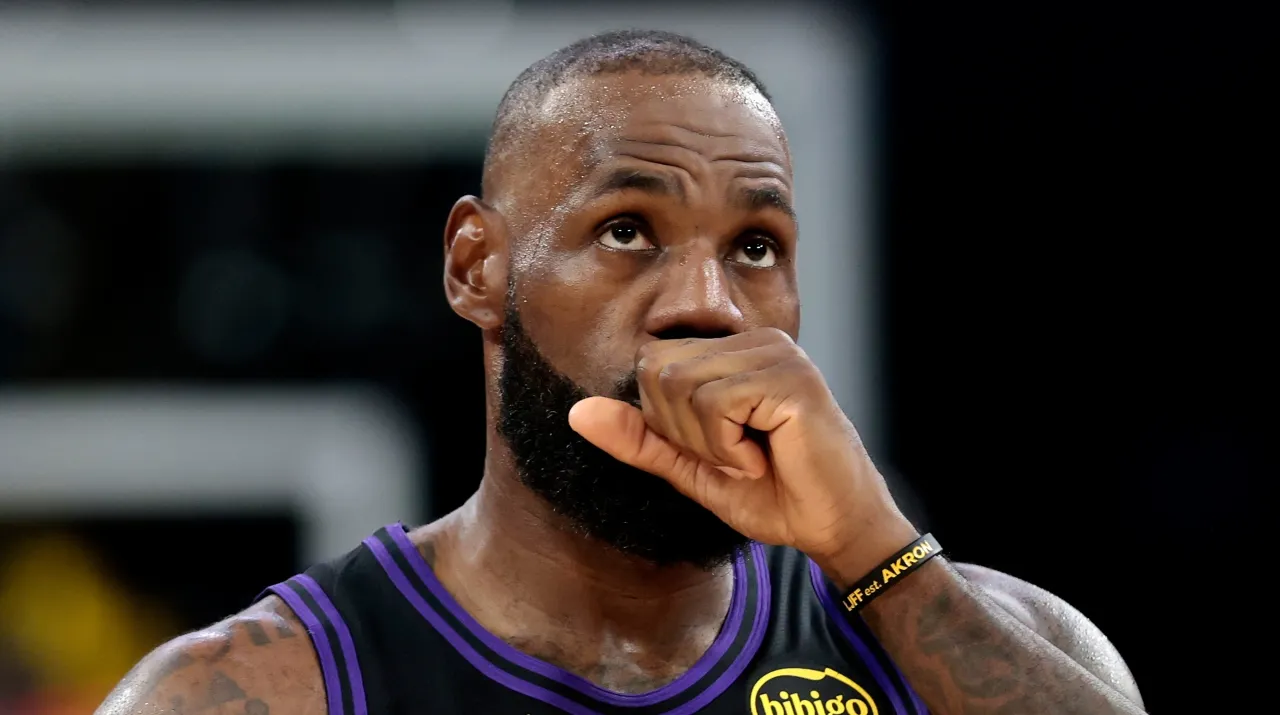 LeBron James regresó a la NBA 2025-26 tras perderse 14 juegos