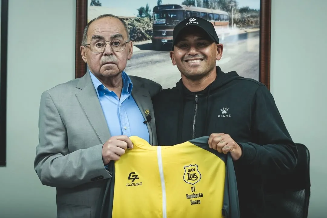 Humberto Suazo en la presentación en San Luis de Quillota (@sanluisdequillota)