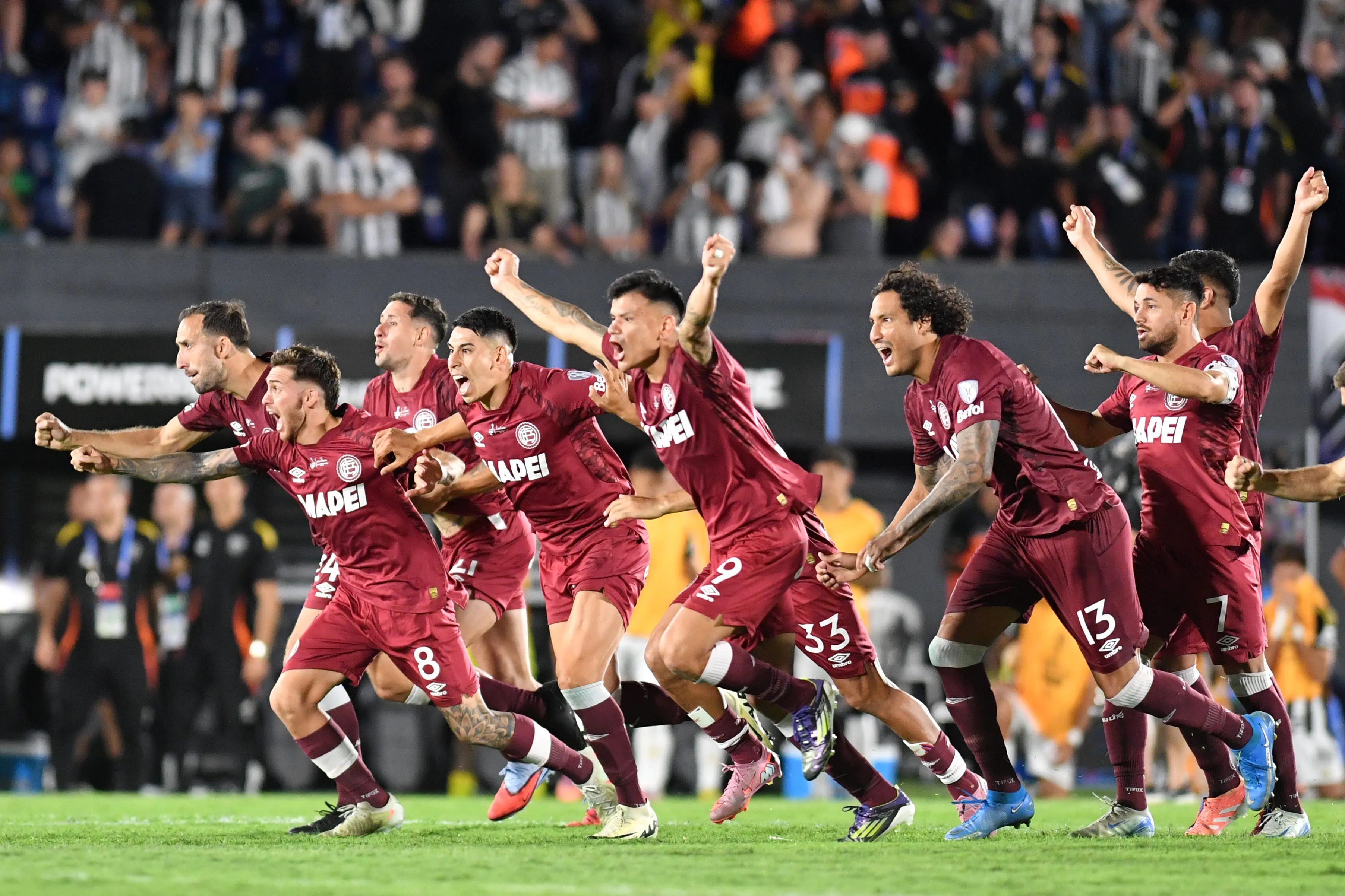 El momento del estallido: Lanús campeón de la Copa Sudamericana 2025 [Foto: Getty]