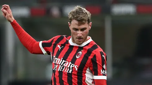 Santiago Giménez no será parte del duelo de Milan ante Inter por la Serie A