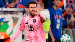 Lionel Messi no le pierde pisada a Cristiano Ronaldo por los 1000 goles.