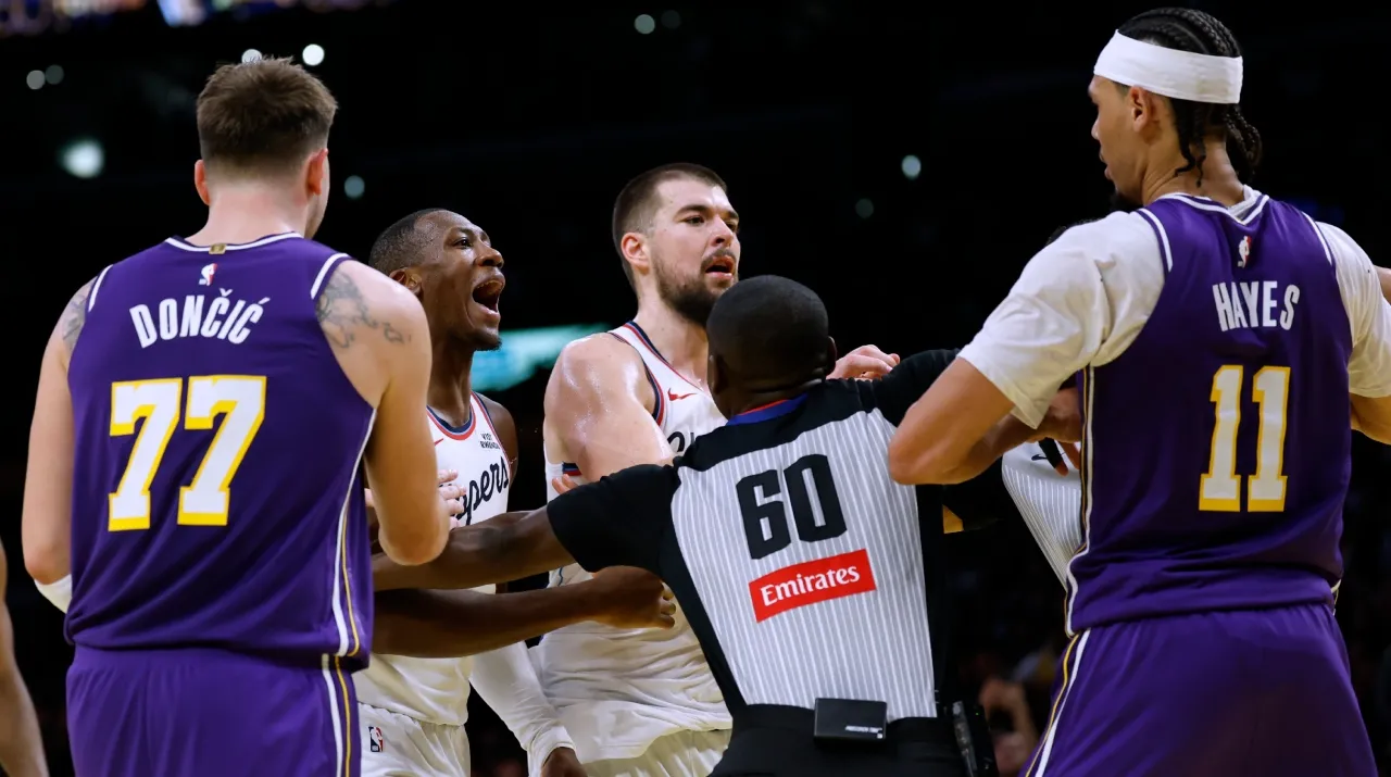 El problema entre Doncic, Dunn y Hayes en Lakers vs Clippers. (Foto: Getty Images)