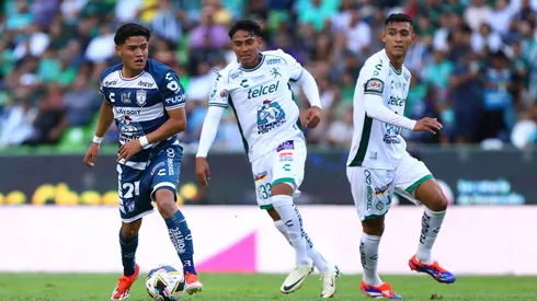 León no le dijo adiós y ya fue presentado en su nuevo equipo