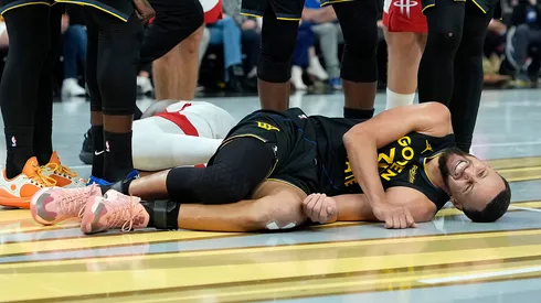 Stephen Curry en el suelo