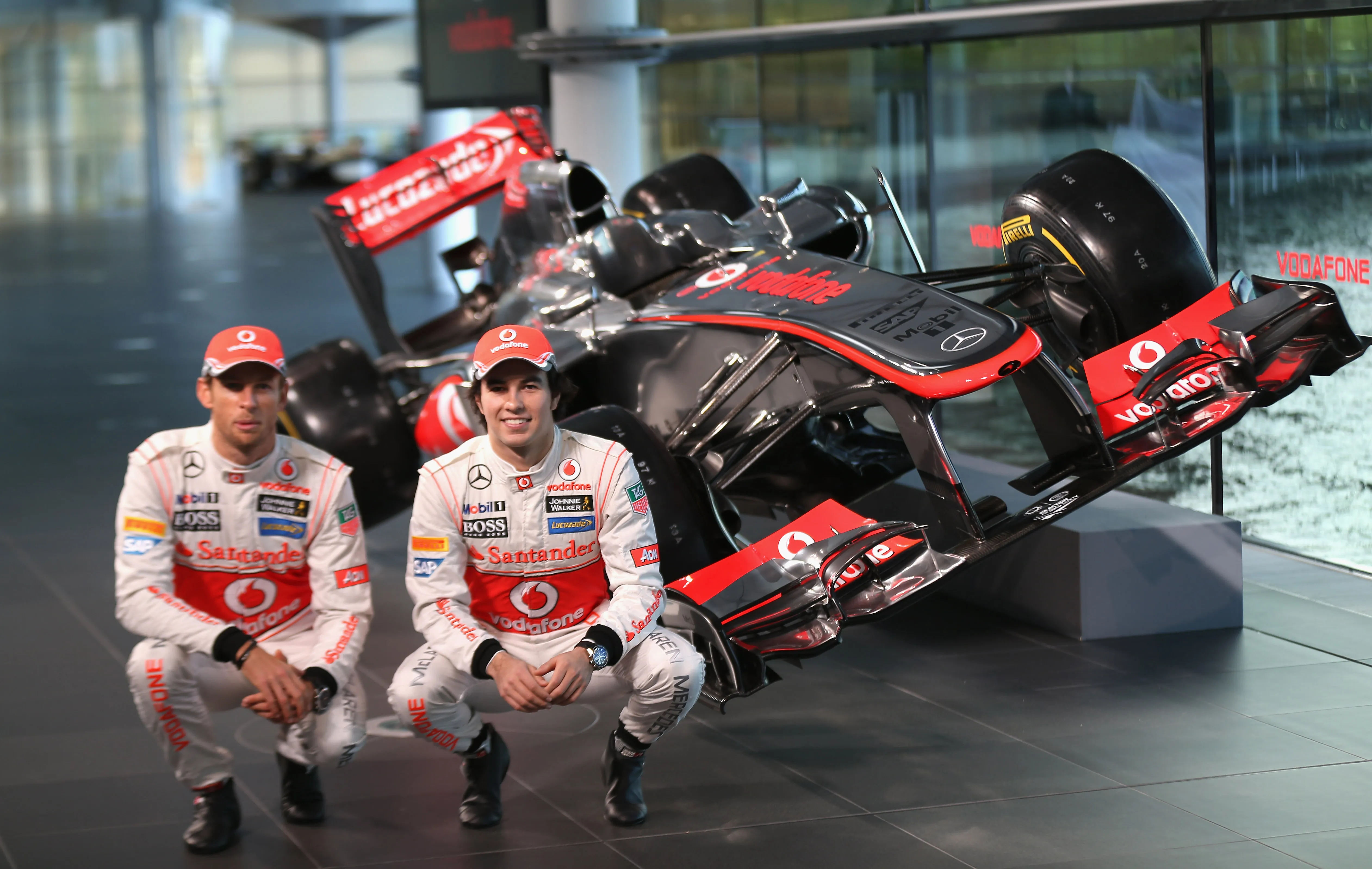 Jenson Button y Checo Pérez como compañeros en McLaren (GETTY IMAGES)
