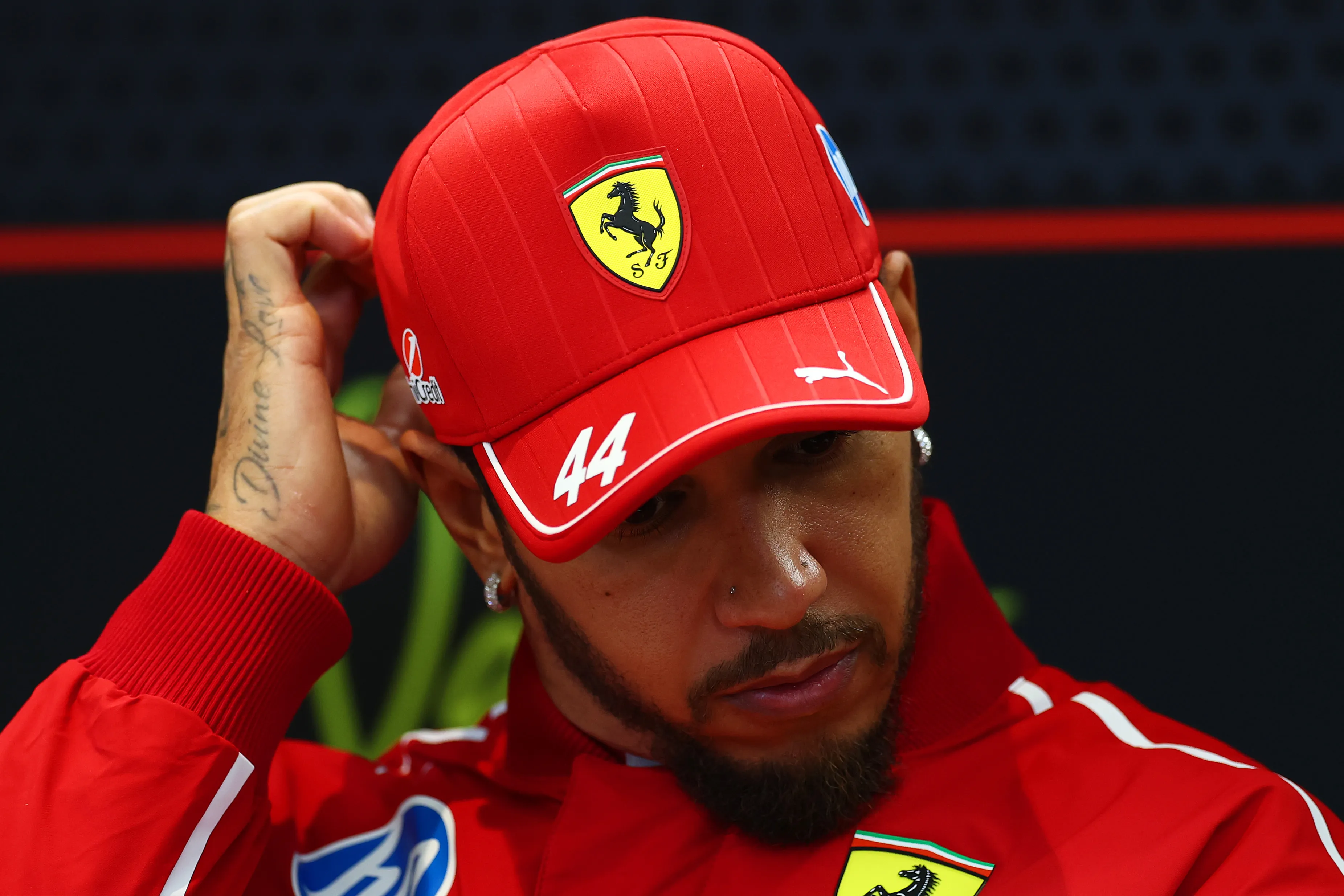 Lewis Hamilton volvió a decepcionar con Ferrari (GETTY IMAGES)