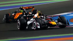Lando Norris persigue a Yuki Tsunoda en Qatar