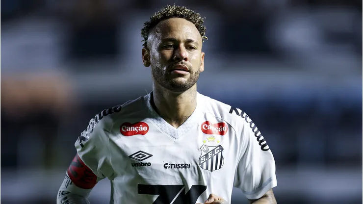 Neymar desobedece al médico y está para jugar.