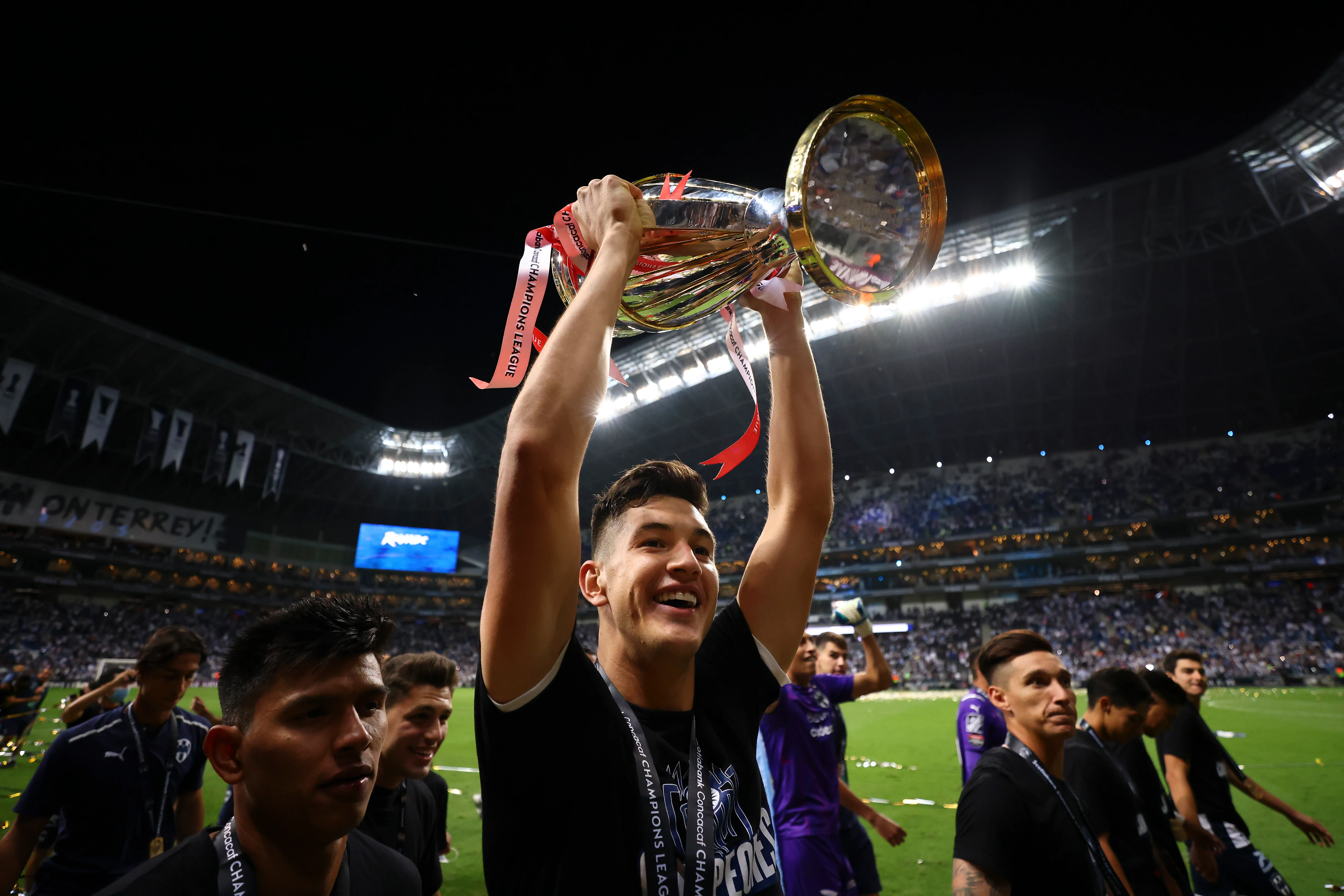 César Montes ganó 5 títulos con Rayados (Getty Images)