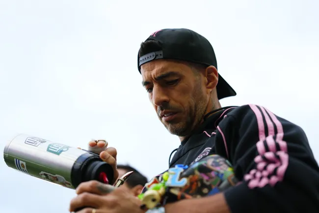 Luis Suárez llegó al Chase Stadium, donde será suplente [Foto: Getty]