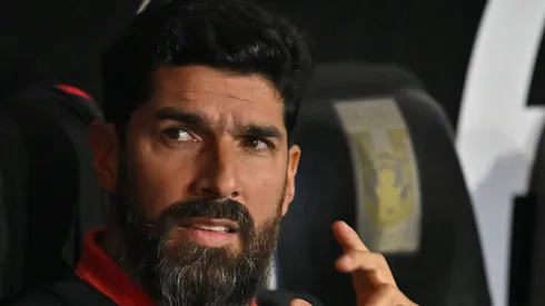 Abreu apunta contra el Gato Ortiz.