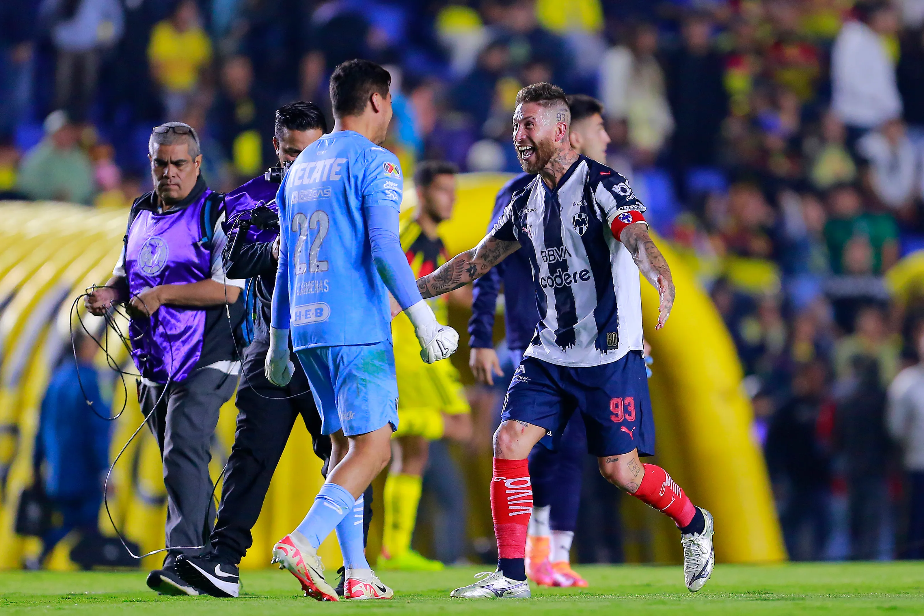 Luis Cárdenas celebrando con Sergio Ramos el pase a la semifinal (JAM Media)