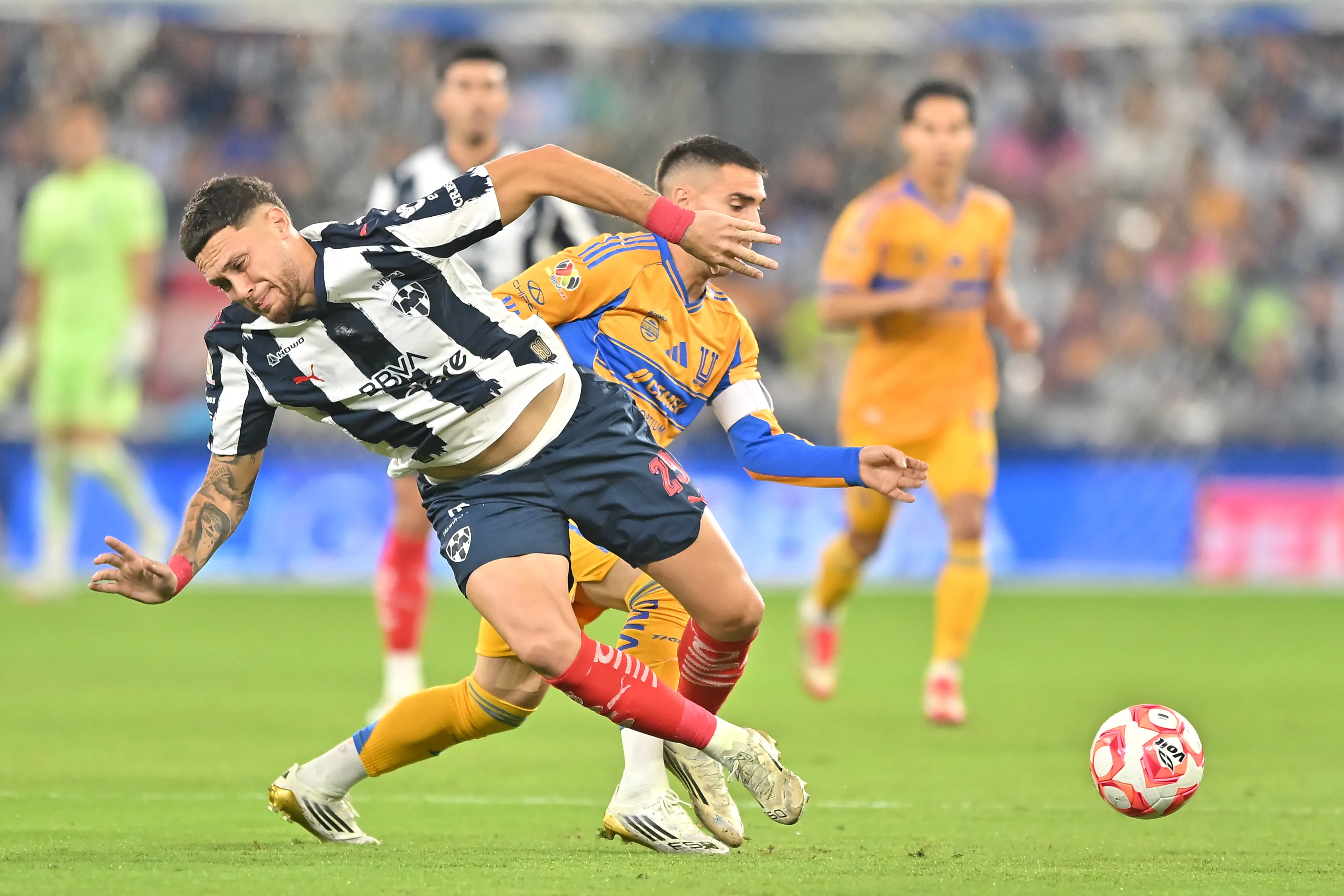 Lucas Ocampos no juega desde el Clásico Regio (Getty Images)