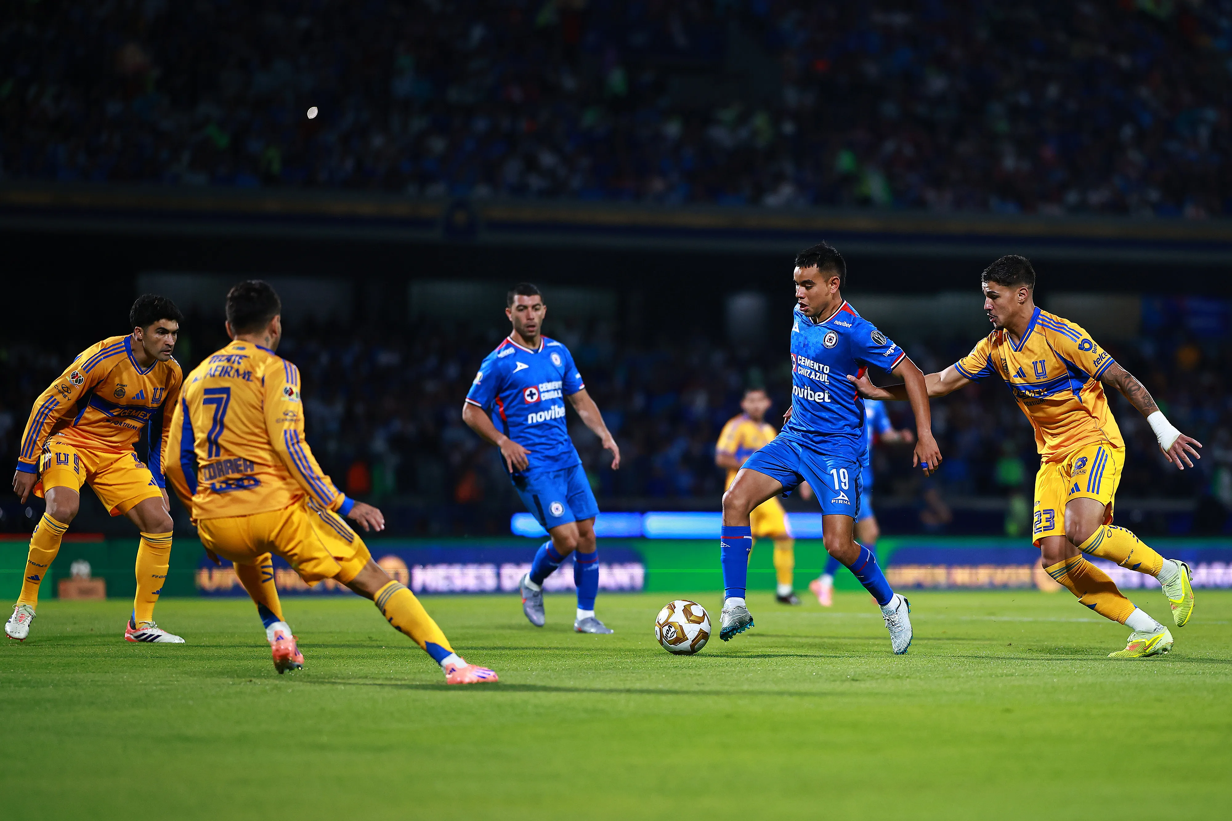 Cruz Azul y Tigres no regalaron el partido que prometían [Foto: Getty]
