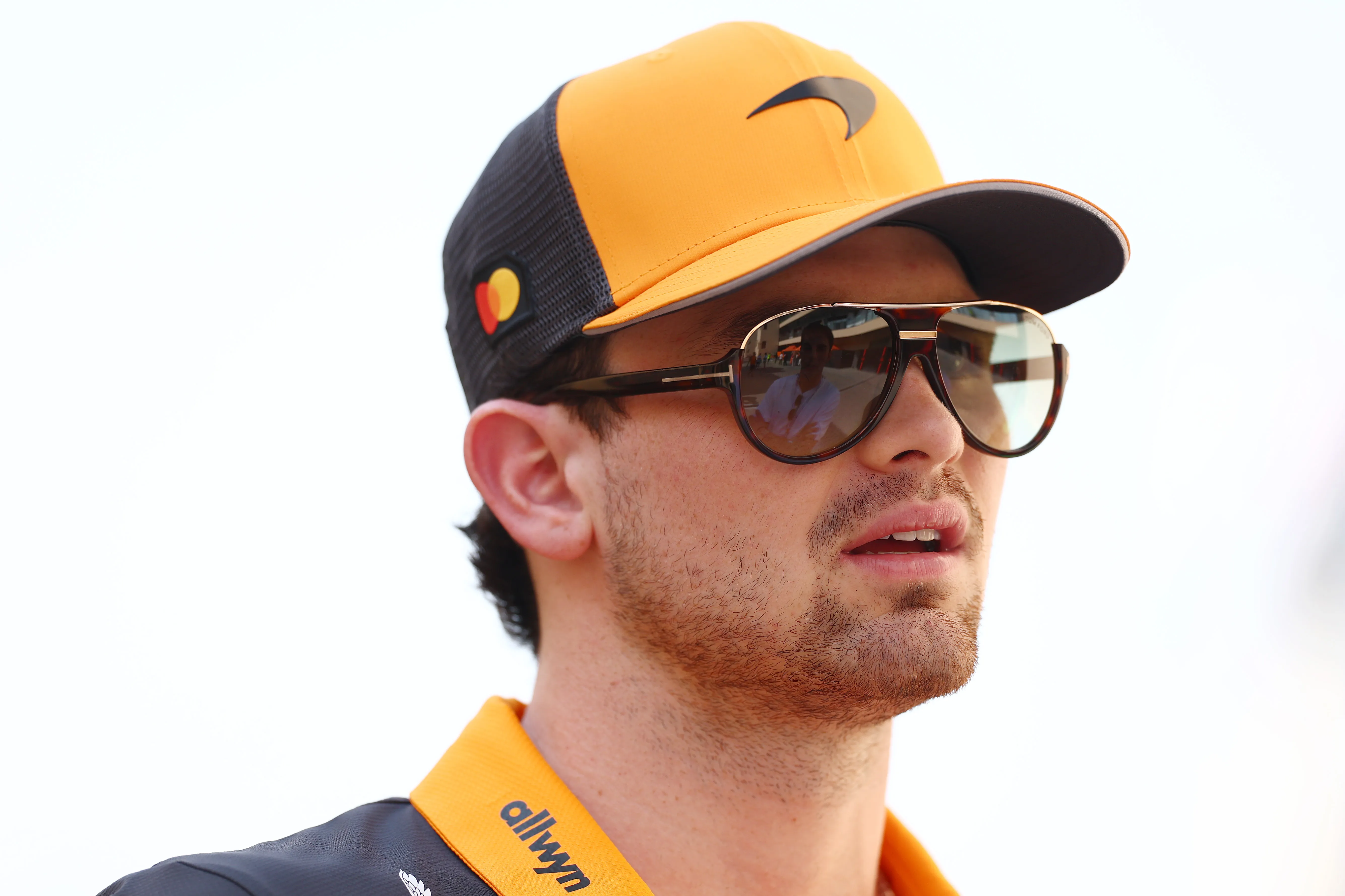 Pato O’Ward en su llegada a Abu Dhabi (Getty Images)