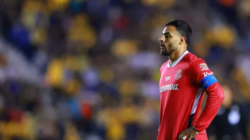 Alexis Vega será baja en el duelo de semifinales del Apertura 2025 ante Rayados.