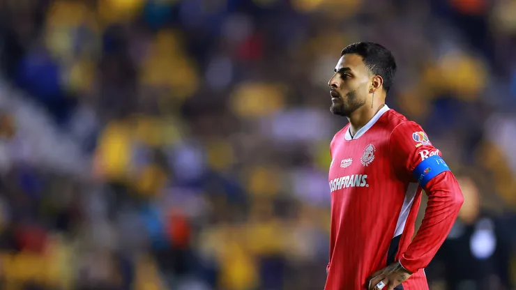Alexis Vega será baja en el duelo de semifinales del Apertura 2025 ante Rayados.