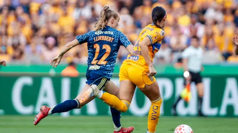 América vs Tigres en la Semifinal del World Sevens Football