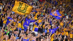 Afición de Tigres festeja gol de Toluca