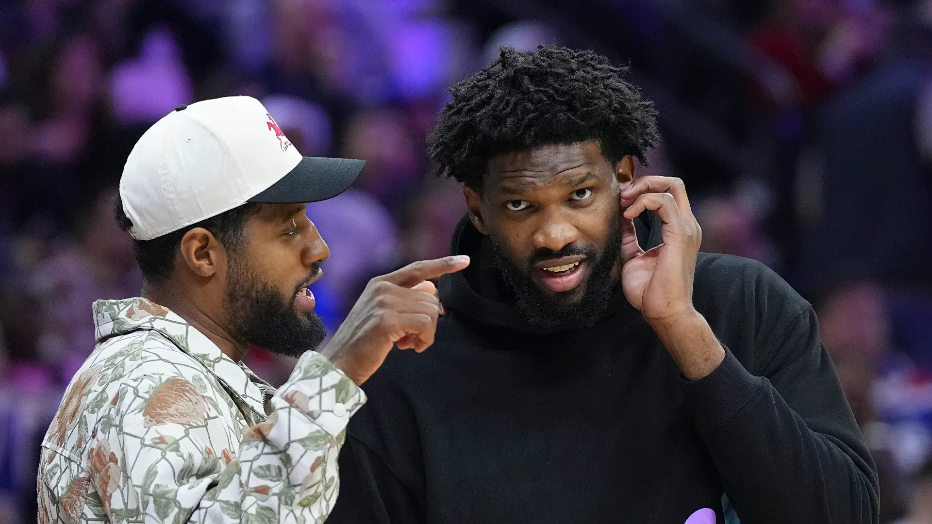 Paul George y Joel Embiid comparten plantilla en Philadelphia 76ers. (GETTY IMAGES)