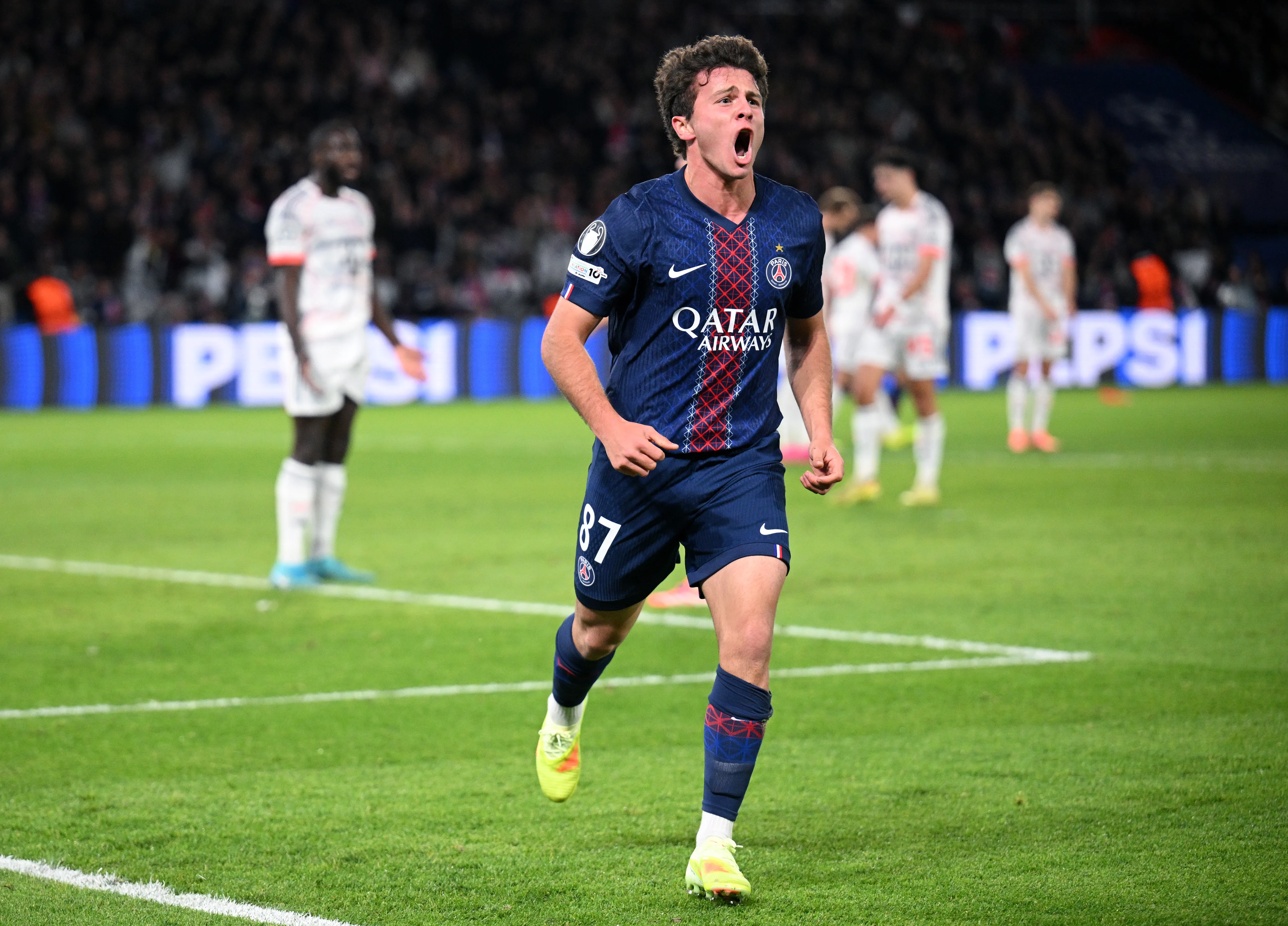 João Neves celebra un gol con PSG (GETTY IMAGES)