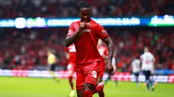 Helinho descuenta para Toluca en la final ante Tigres.