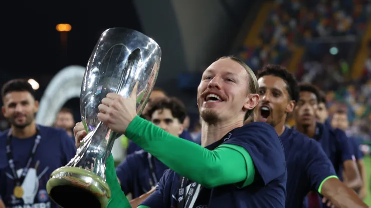 Matvei Safonov el héroe de PSG.