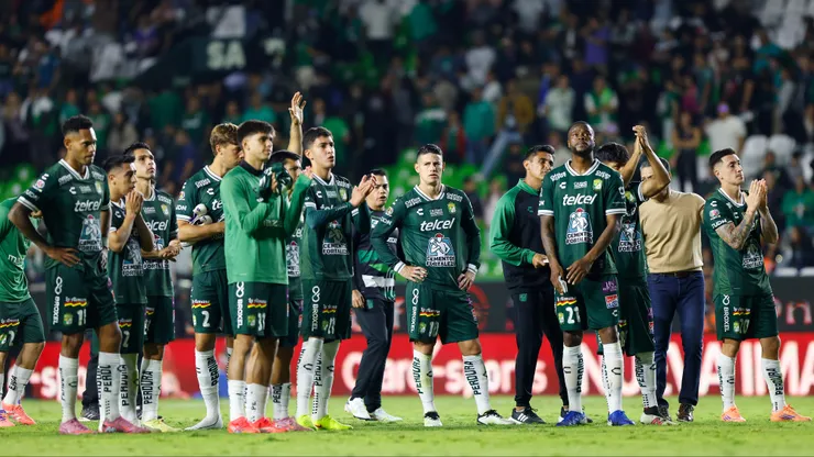 León, atento a una posible inminente partida.