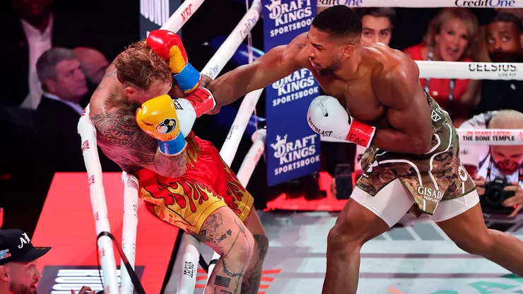 Anthony Joshua terminó noqueando a Jake Paul en seis rounds.