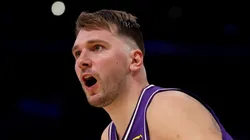 Luka Doncic salió lesionado en Los Ángeles Lakers.