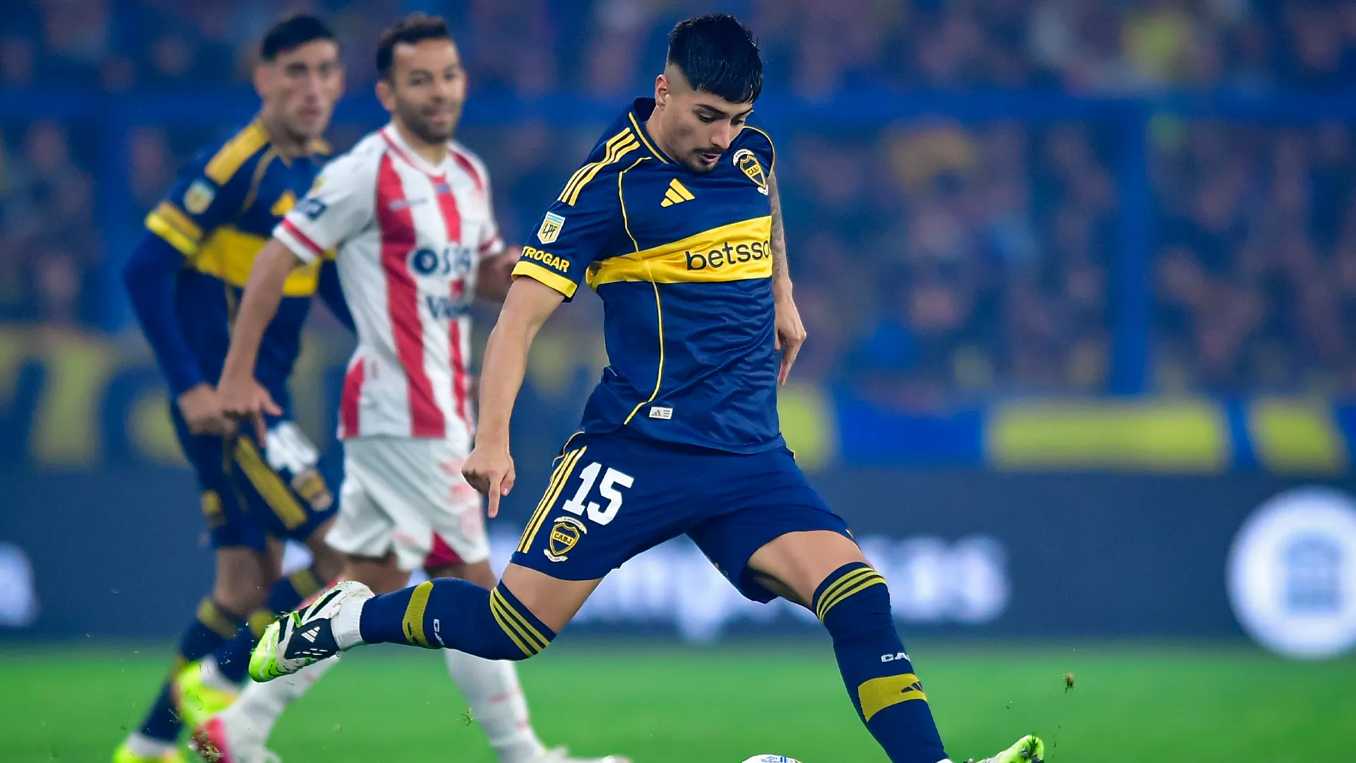 Williams Alarcón es seguido de muy cerca por Necaxa. (GETTY IMAGES)