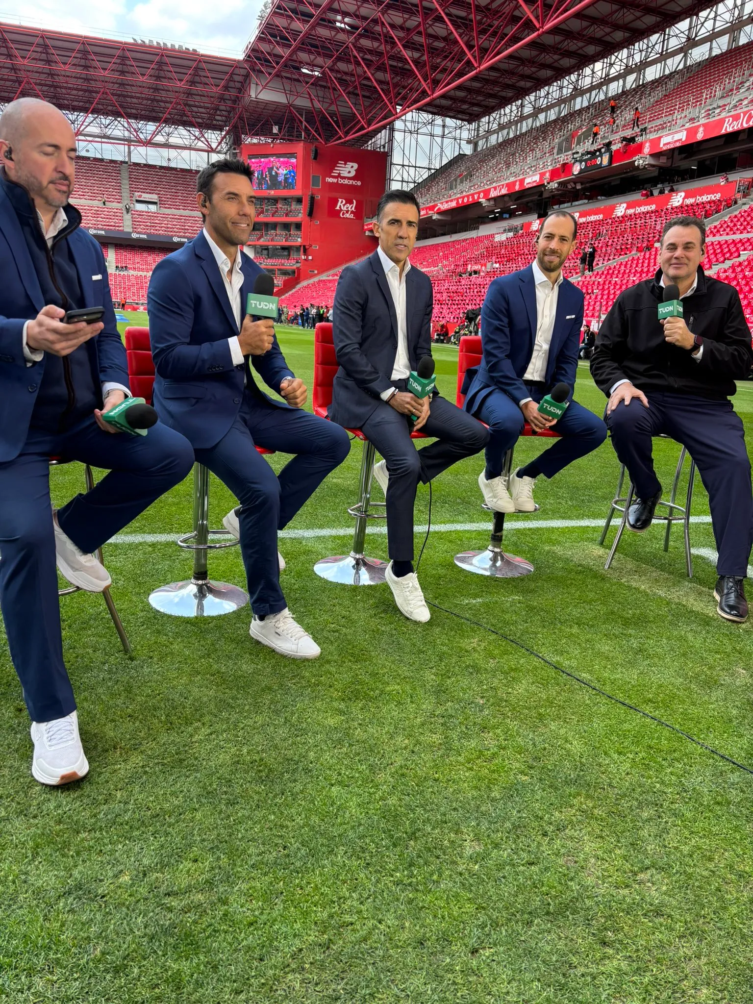 Vicente Sánchez volvió al Nemesio Diez, ahora como comentarista (Imago 7)