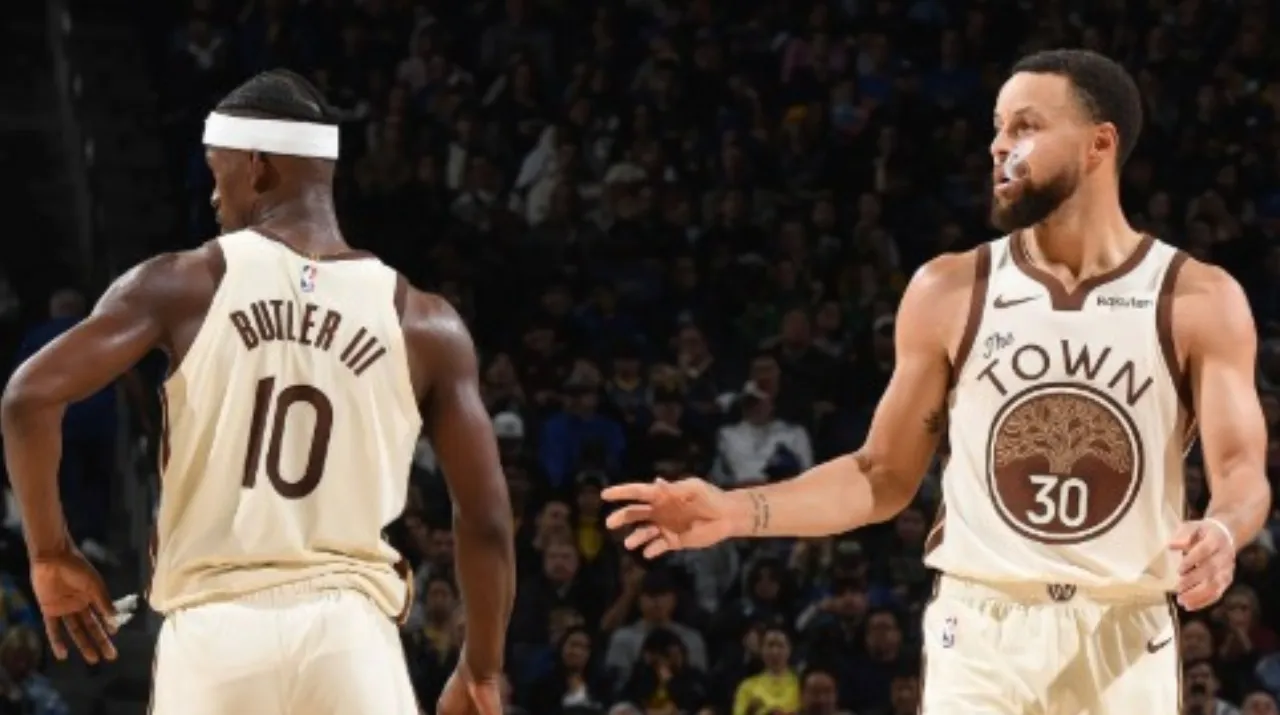 Jimmy Butler y Stephen Curry con Warriors en la NBA. (Foto: Getty Images)