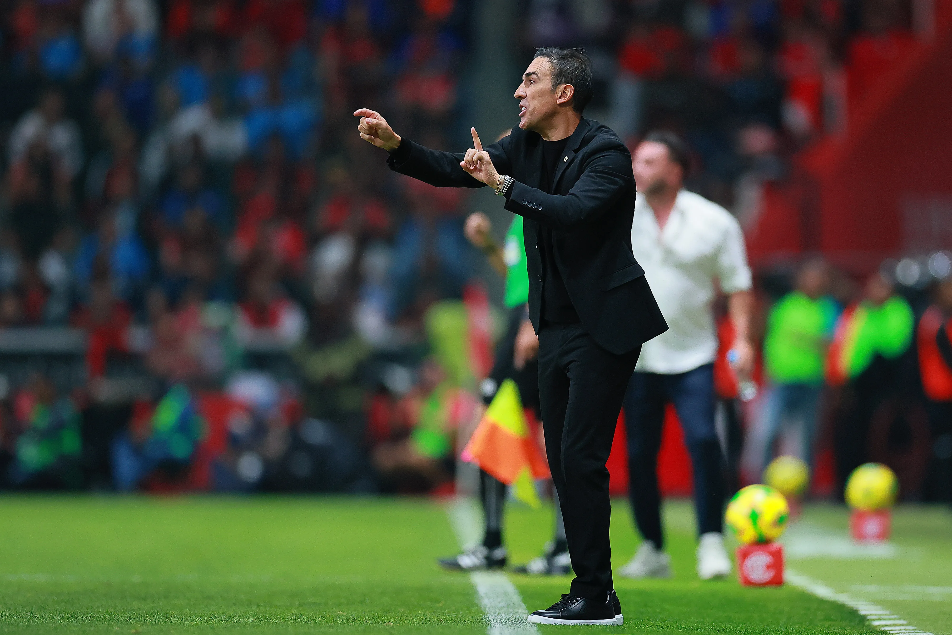 Vicente Sánchez ya dirigió en el Nemesio Diez, pero como DT de Cruz Azul [Foto: Getty]
