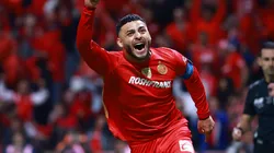 Alexis Vega fue criticado por su vestimenta