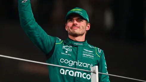 Max Verstappen con la indumentaria de Aston Martin