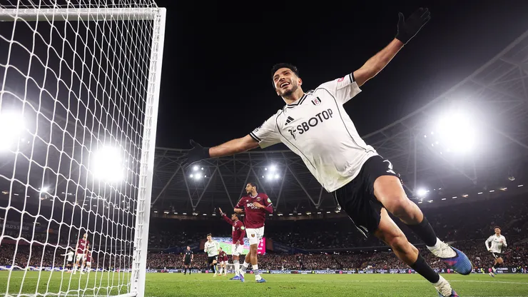 Raúl Jiménez cerca de los goles de Chicharito Hernández en Europa