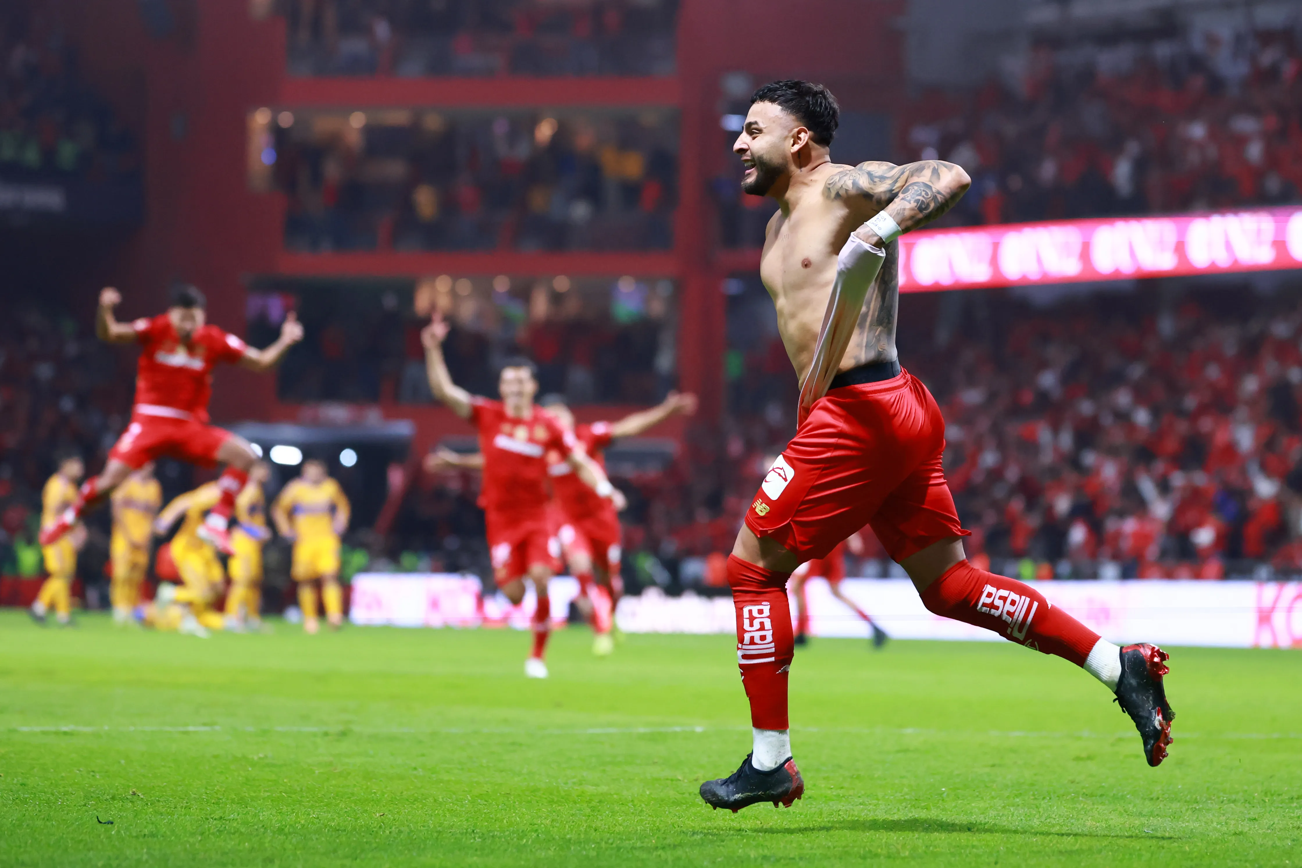 Alexis Vega convirtió el penal con el que Toluca ganó el Apertura 2025. [Foto: Getty Images]