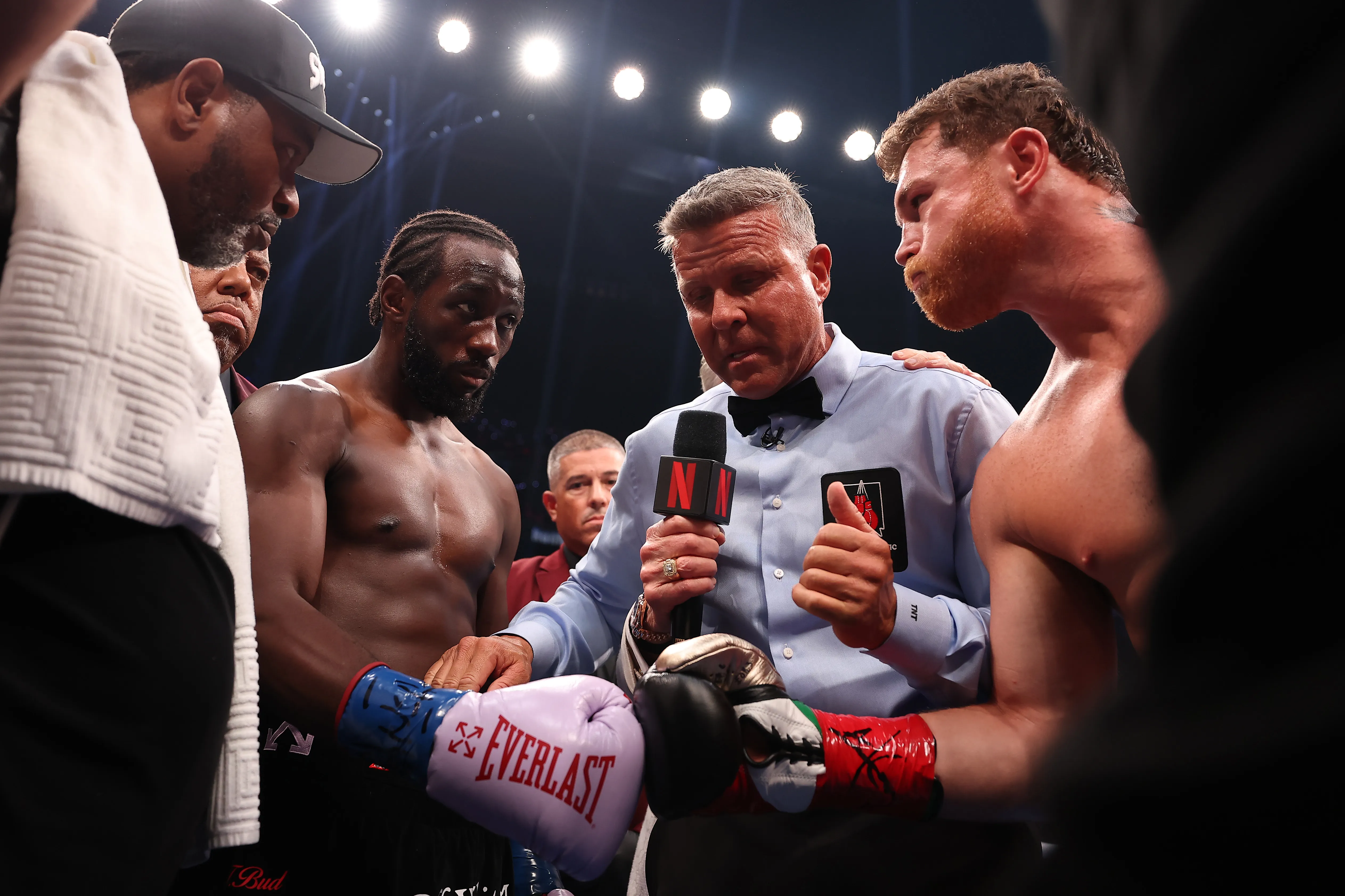 Canelo Álvarez no tendrá revancha ante Terecen Crawford debido a su retiro. [Foto: Getty Images]