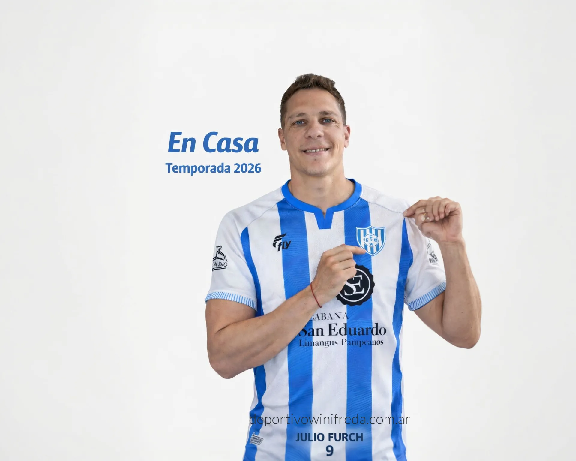 Julio Furch con la playera de Deportivo Winifreda (Deportivo Winifreda)